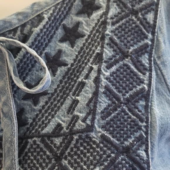 GAP embroidered boho Peasant denim top - Picture 2 of 7